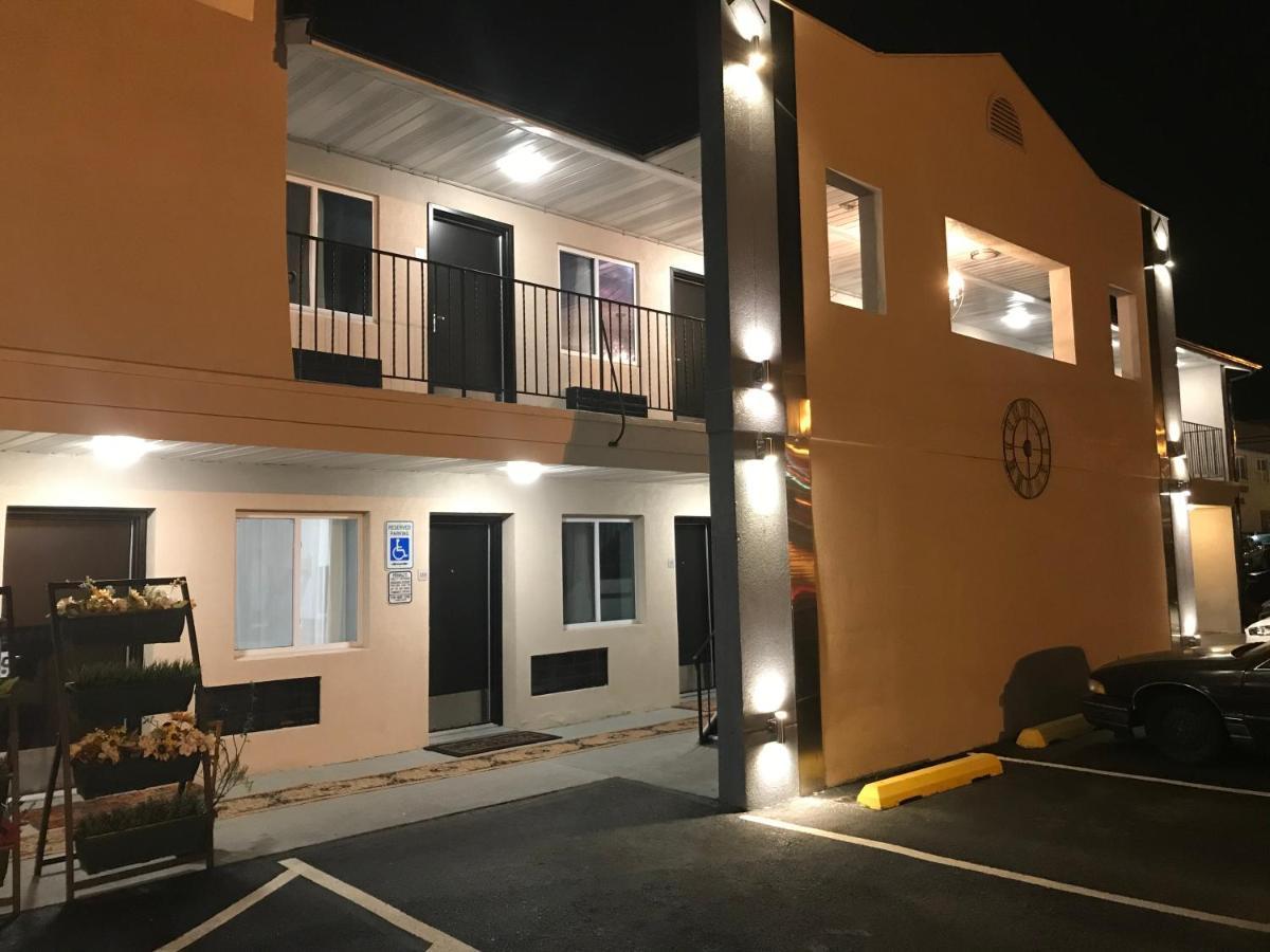 Motel The Carasaljo Lakewood Esterno foto